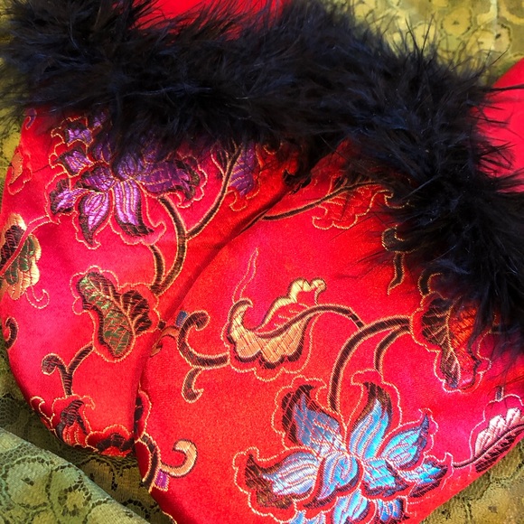 Marabou Feather Satin Slippers Floral Red Multi
New without tags - Picture 5 of 8